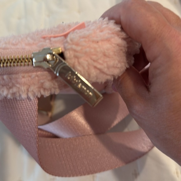 Lululemon Everywhere Belt Bag Fleece (22) - Picture 6 of 9